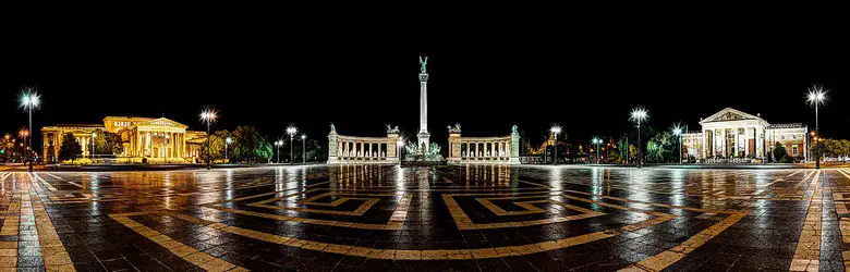 Heroes' Square by night