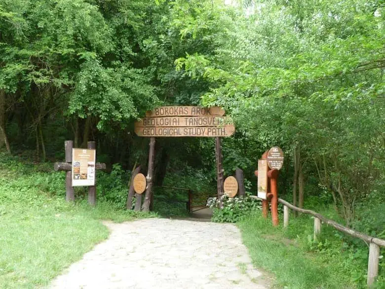 the entrance of the Geological Trail