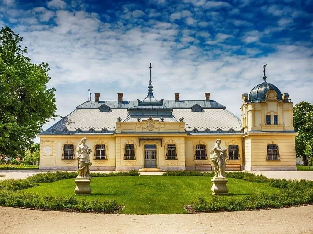 Cziráky castle
