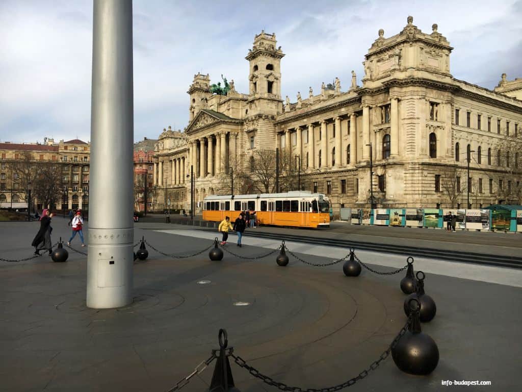 Tram 2 Budapest-Kossuth Square
