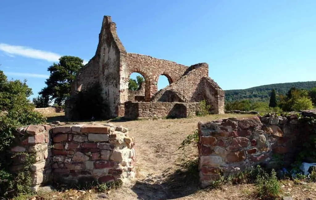 Ecsér ruined church