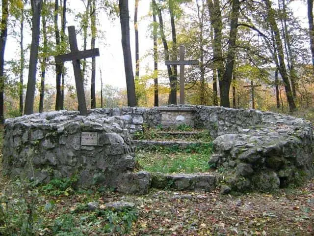 The Kovács round church ruins